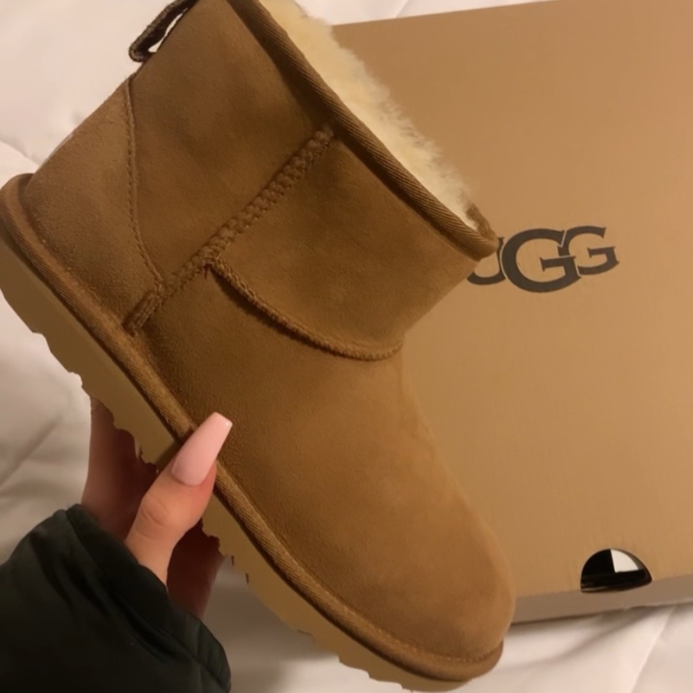 ugg mini perfect condition